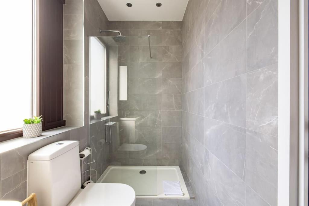 Modern 3 Bedroom Townhouse By Wild Roses Casa vacanze
