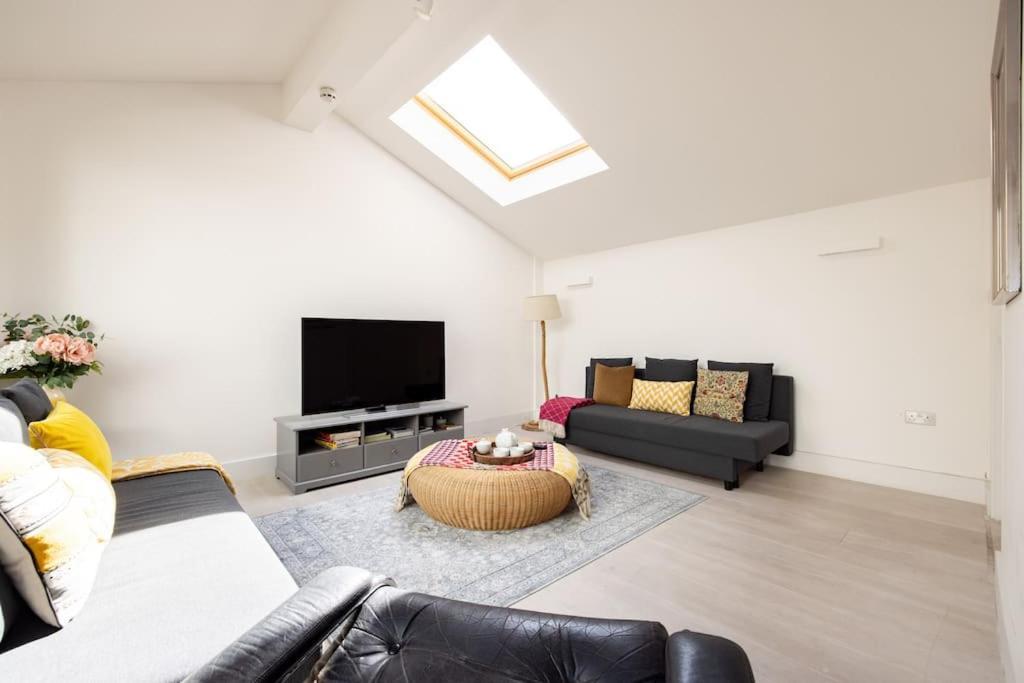 Modern 3 Bedroom Townhouse By Wild Roses Casa vacanze *
