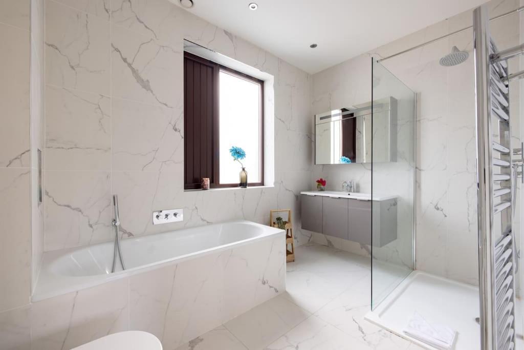 Modern 3 Bedroom Townhouse By Wild Roses Casa vacanze Londra