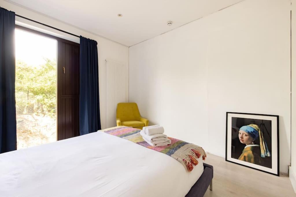 Modern 3 Bedroom Townhouse By Wild Roses Londra