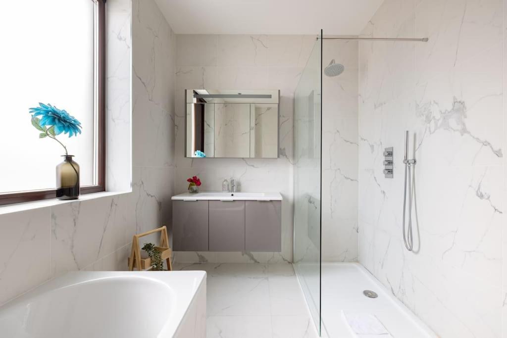 Modern 3 Bedroom Townhouse By Wild Roses Casa vacanze Londra