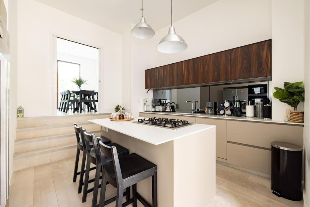 Modern 3 Bedroom Townhouse By Wild Roses Casa vacanze *